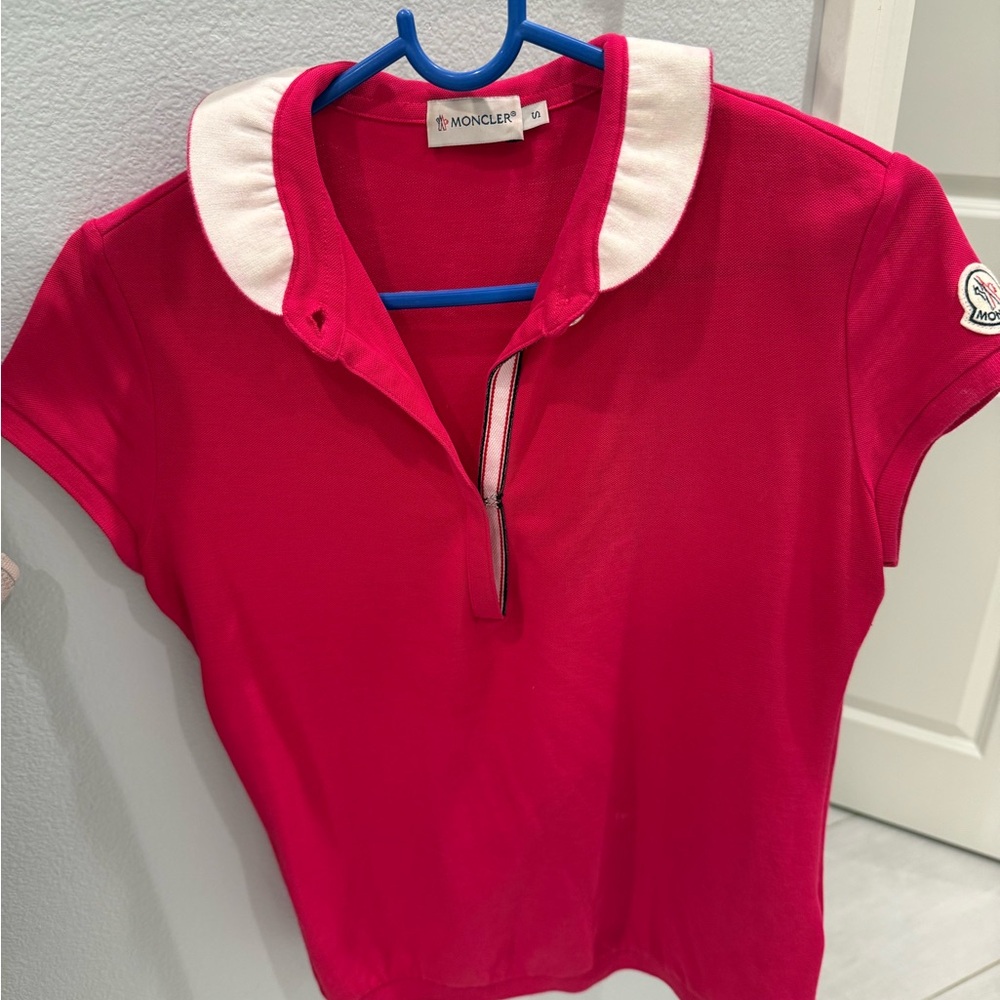 Moncler Red Fitted Polo Top with Buttoned Collar
